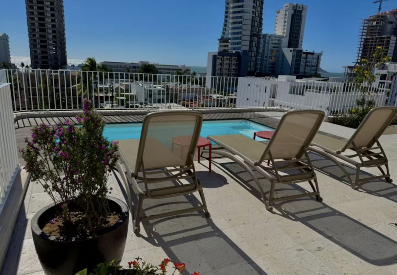 Departamento en Mazatlán - Malecón a 300 m | Alberca y fogatero 
