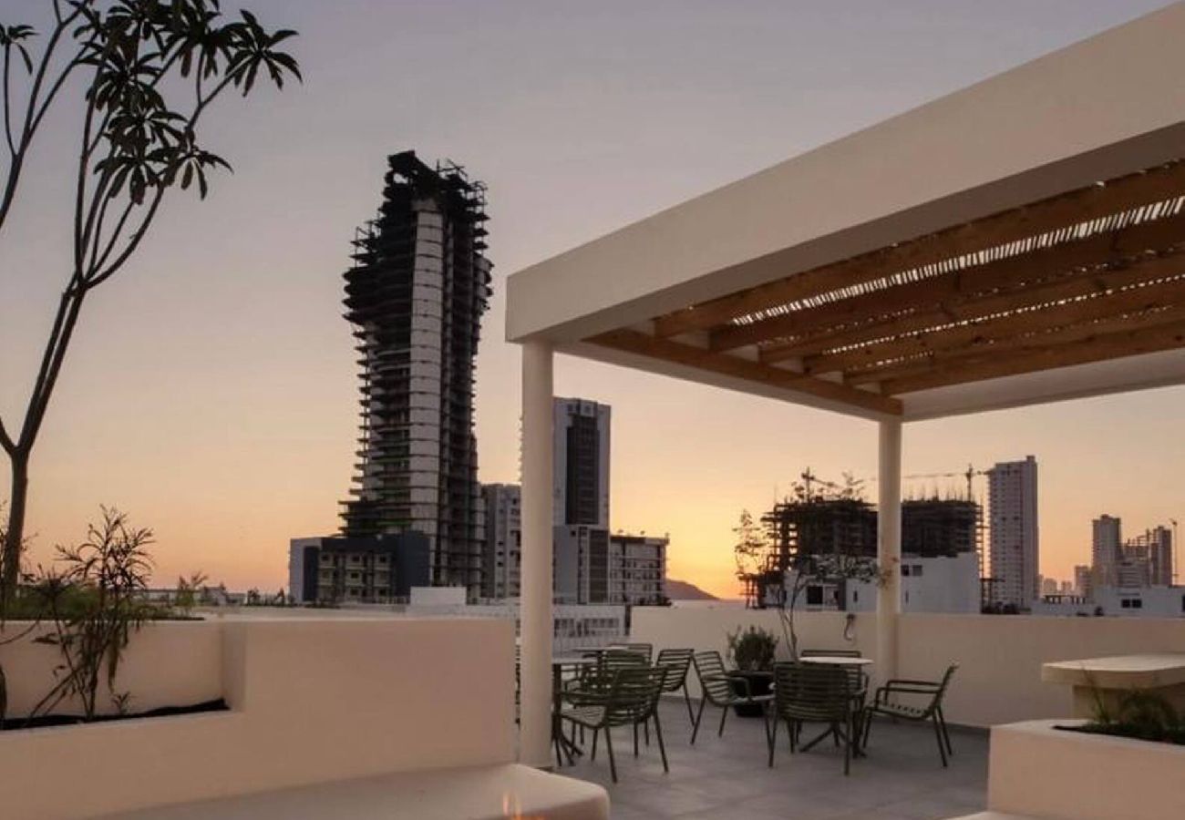 Apartment in Mazatlán - 300 m to Malecon, pool and firepit