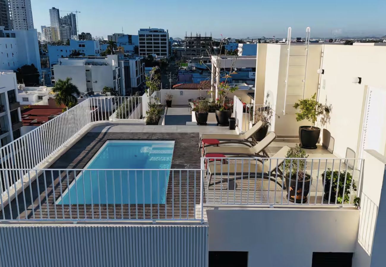 Apartment in Mazatlán - 300 m to Malecon, pool and firepit