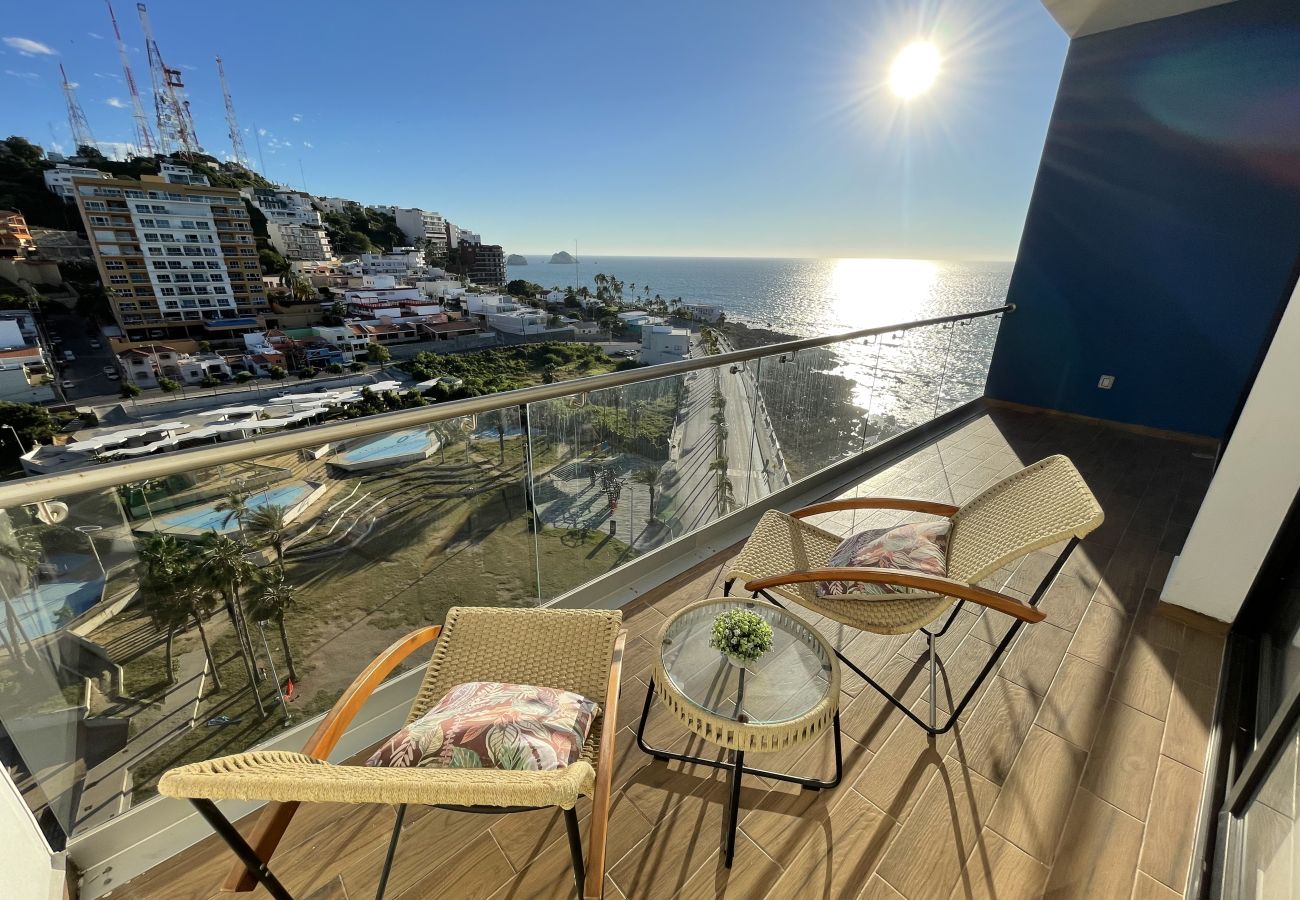 Private balcony with ocean view in a vacation apartment in Mazatlán