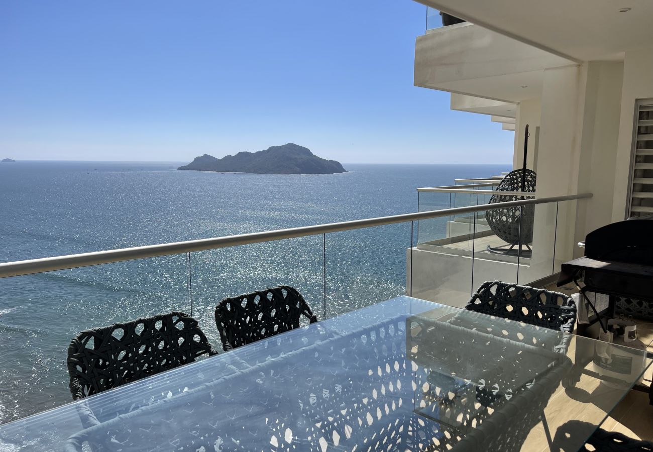 Apartment in Mazatlán - 2BR Oceanfront Stylish Condo