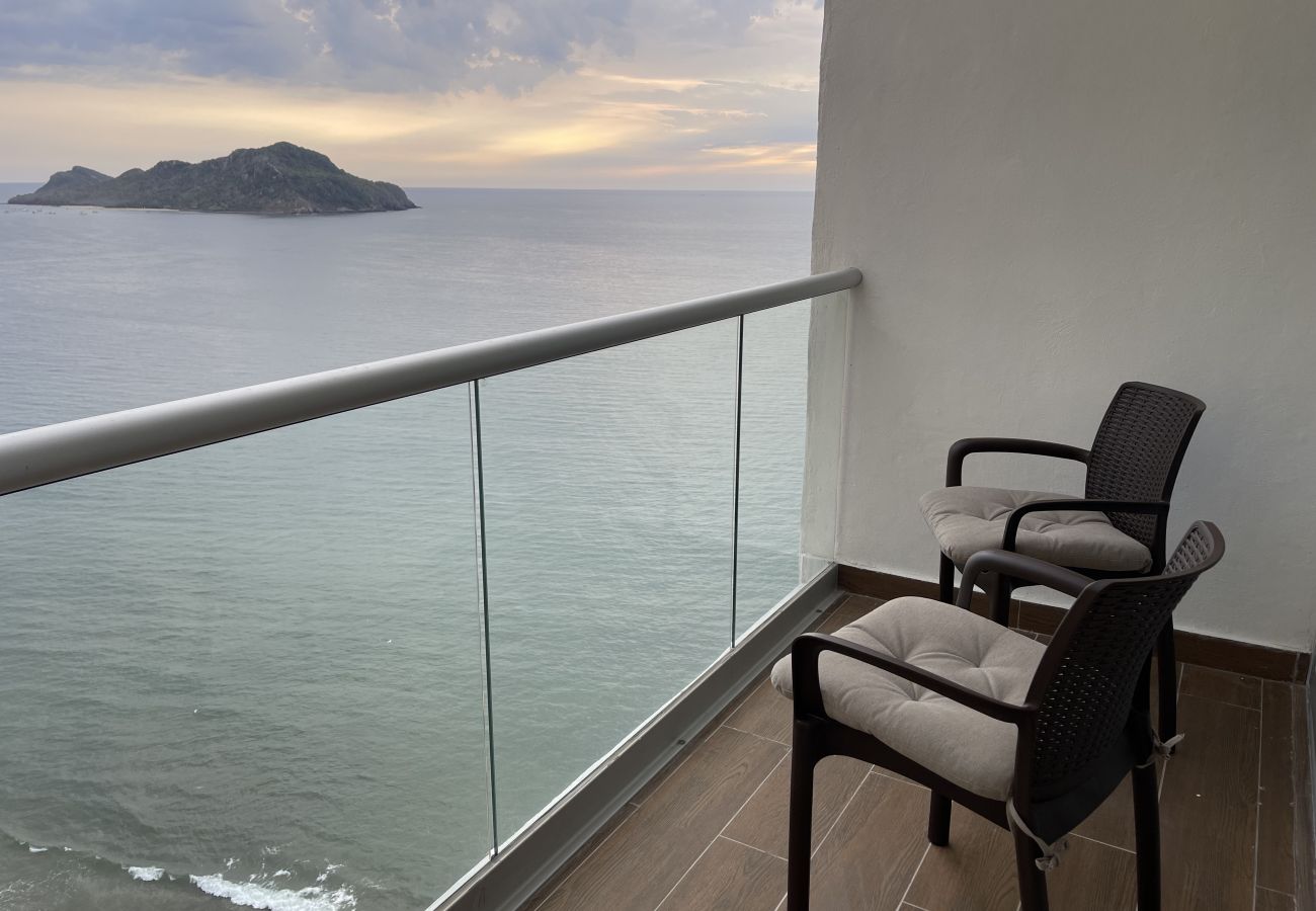 Apartment in Mazatlán - 3 BR Oceanfront Apartment