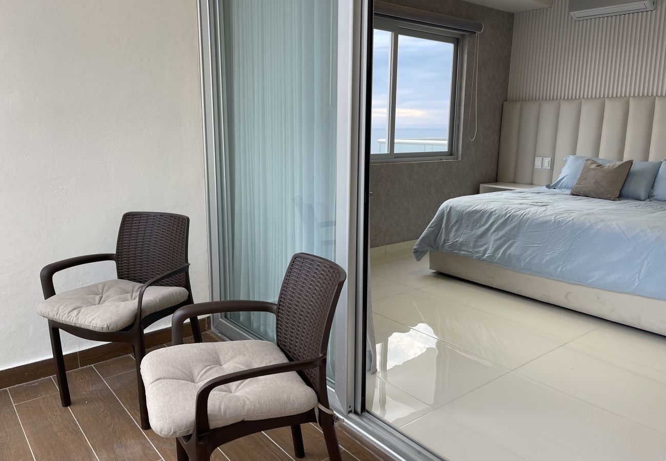 Apartment in Mazatlán - 3 BR Oceanfront Apartment