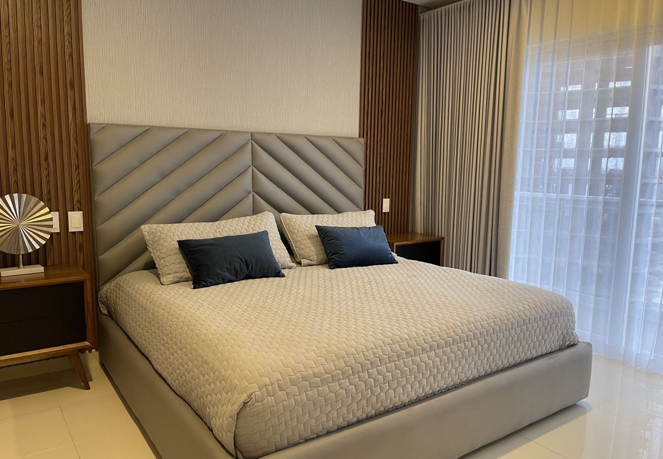 Apartment in Mazatlán - 3 BR Oceanfront Apartment