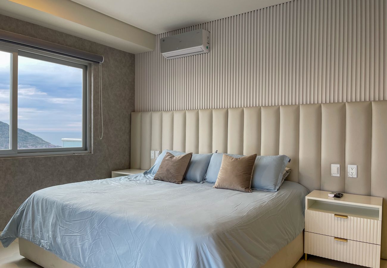 Apartment in Mazatlán - 3 BR Oceanfront Apartment