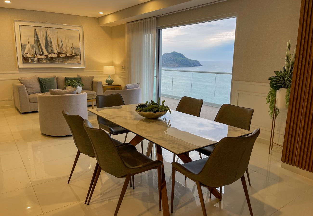Apartment in Mazatlán - 3 BR Oceanfront Apartment